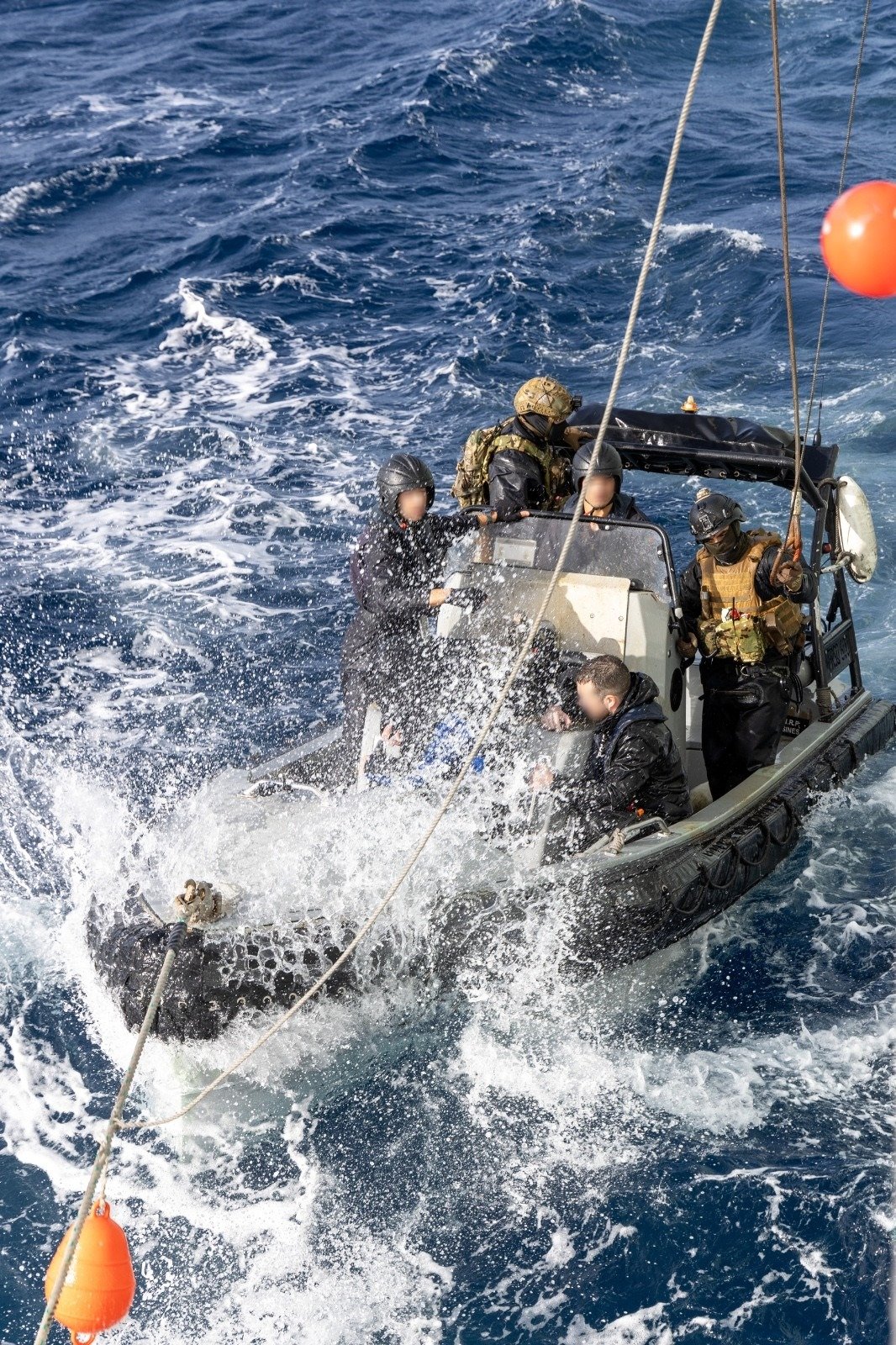 Polícia Marítima jagt Drogenboote auf hoher See