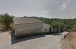 Grundstückszufahrt mit Garage und Nebengebäuden.jpg