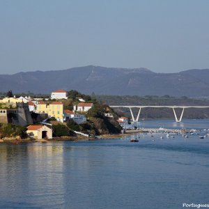 Die Brücke über den Rio Mira bei Vila Nova de Milfontes