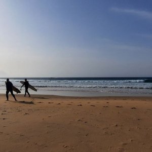 Surfer am Praia do Amado