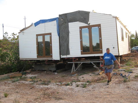 8569607rjl.jpg