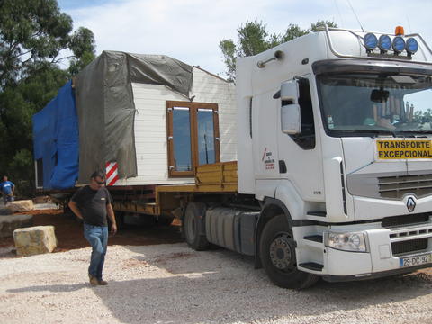 8569898ahx.jpg