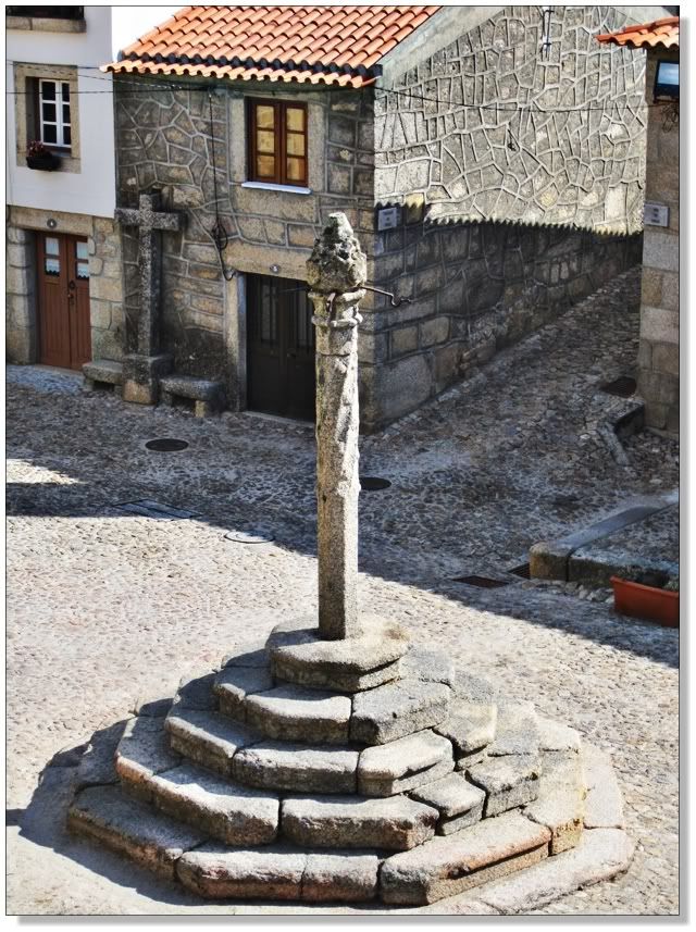 PelourinhoCasteloNovo02.jpg